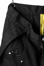 Load image into Gallery viewer, DEFORMATER.® "SPLASH" SLIM FIT JEANS WITH FLAP DETAIL / VERTICAL DENIM (BLACK OVER DYED)