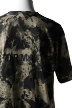 Load image into Gallery viewer, DEFORMATER.® "SPLASH" BACK LOGO TEE / MOTTLED DYING (LIGHT BEIGE)