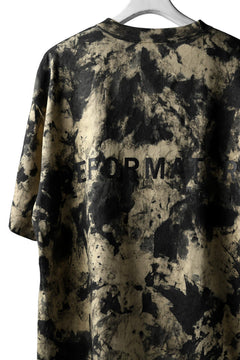 Load image into Gallery viewer, DEFORMATER.® "SPLASH" BACK LOGO TEE / MOTTLED DYING (LIGHT BEIGE)