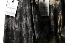 Load image into Gallery viewer, DEFORMATER.® "SPLASH" BACK LOGO TEE / MOTTLED DYING (LIGHT BEIGE)