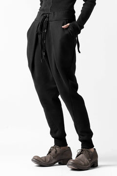 Load image into Gallery viewer, DEFORMATER.® FOLDING TUCK JOGGER PANTS / FLEECY HEAT COTTON (BLACK)