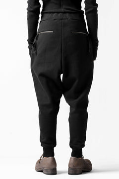 Load image into Gallery viewer, DEFORMATER.® FOLDING TUCK JOGGER PANTS / FLEECY HEAT COTTON (BLACK)