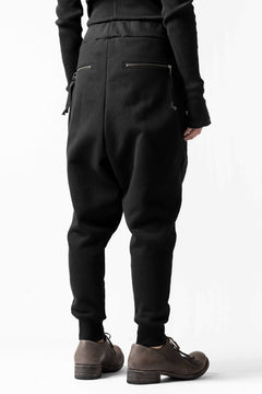 Load image into Gallery viewer, DEFORMATER.® FOLDING TUCK JOGGER PANTS / FLEECY HEAT COTTON (BLACK)