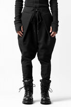 Load image into Gallery viewer, DEFORMATER.® FOLDING TUCK JOGGER PANTS / FLEECY HEAT COTTON (BLACK)
