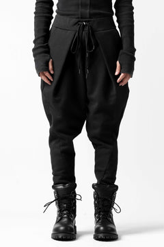 Load image into Gallery viewer, DEFORMATER.® FOLDING TUCK JOGGER PANTS / FLEECY HEAT COTTON (BLACK)