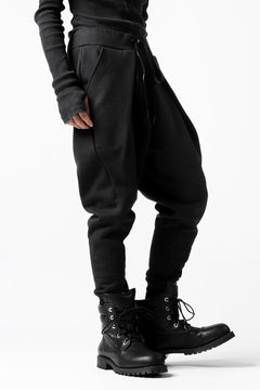 Load image into Gallery viewer, DEFORMATER.® FOLDING TUCK JOGGER PANTS / FLEECY HEAT COTTON (BLACK)