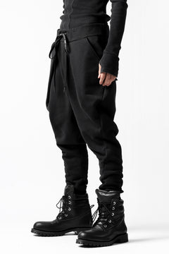 Load image into Gallery viewer, DEFORMATER.® FOLDING TUCK JOGGER PANTS / FLEECY HEAT COTTON (BLACK)