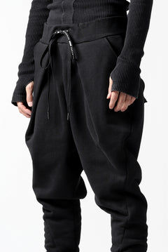 Load image into Gallery viewer, DEFORMATER.® FOLDING TUCK JOGGER PANTS / FLEECY HEAT COTTON (BLACK)