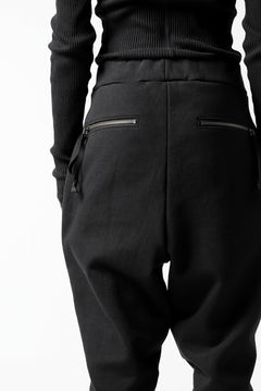 Load image into Gallery viewer, DEFORMATER.® FOLDING TUCK JOGGER PANTS / FLEECY HEAT COTTON (BLACK)