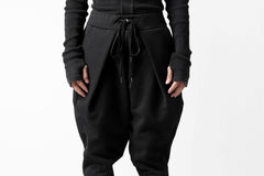 Load image into Gallery viewer, DEFORMATER.® FOLDING TUCK JOGGER PANTS / FLEECY HEAT COTTON (BLACK)
