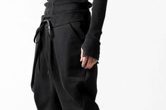 Load image into Gallery viewer, DEFORMATER.® FOLDING TUCK JOGGER PANTS / FLEECY HEAT COTTON (BLACK)