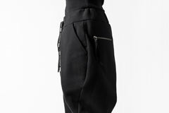 Load image into Gallery viewer, DEFORMATER.® FOLDING TUCK JOGGER PANTS / FLEECY HEAT COTTON (BLACK)