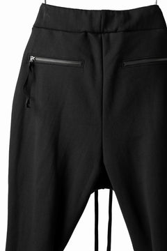 Load image into Gallery viewer, DEFORMATER.® FOLDING TUCK JOGGER PANTS / FLEECY HEAT COTTON (BLACK)