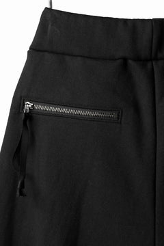 Load image into Gallery viewer, DEFORMATER.® FOLDING TUCK JOGGER PANTS / FLEECY HEAT COTTON (BLACK)