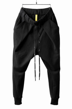 Load image into Gallery viewer, DEFORMATER.® FOLDING TUCK JOGGER PANTS / FLEECY HEAT COTTON (BLACK)