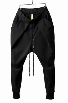 Load image into Gallery viewer, DEFORMATER.® FOLDING TUCK JOGGER PANTS / FLEECY HEAT COTTON (BLACK)