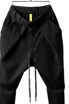 Load image into Gallery viewer, DEFORMATER.® FOLDING TUCK JOGGER PANTS / FLEECY HEAT COTTON (BLACK)