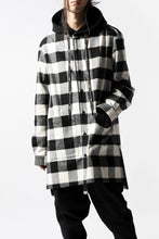 画像をギャラリービューアに読み込む, DEFORMATER.® HOODED SHIRT JACKET / HEAVY FLANNEL PLAID (WHITE×BLACK)