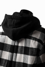 画像をギャラリービューアに読み込む, DEFORMATER.® HOODED SHIRT JACKET / HEAVY FLANNEL PLAID (WHITE×BLACK)