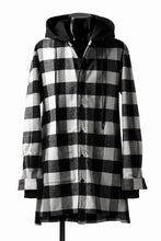 画像をギャラリービューアに読み込む, DEFORMATER.® HOODED SHIRT JACKET / HEAVY FLANNEL PLAID (WHITE×BLACK)