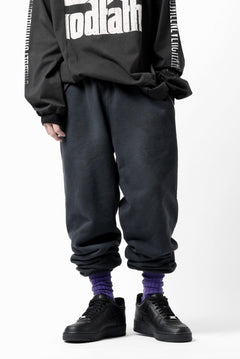 画像をギャラリービューアに読み込む, DEFORMATER.® THREE PROCESSING SWEAT JOGGER PANT - DYED/BIO/FROST EFFECT (VINTAGE BLACK)