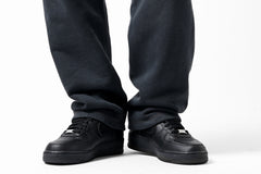 画像をギャラリービューアに読み込む, DEFORMATER.® THREE PROCESSING SWEAT REGULAR PANT - DYED/BIO/FROST EFFECT (VINTAGE BLACK)