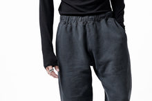 画像をギャラリービューアに読み込む, DEFORMATER.® THREE PROCESSING SWEAT REGULAR PANT - DYED/BIO/FROST EFFECT (VINTAGE BLACK)