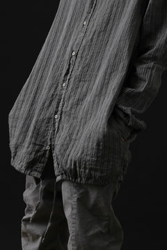 Load image into Gallery viewer, daub STRIPE LONG SHIRT / COLD DYED SOFT TWILL (GREY)