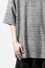 Load image into Gallery viewer, ISAMU KATAYAMA BACKLASH RANDOM PILE FABRIC SHORT SLEEVE CUT & SEWN (GREY)