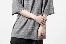 Load image into Gallery viewer, ISAMU KATAYAMA BACKLASH RANDOM PILE FABRIC SHORT SLEEVE CUT & SEWN (GREY)