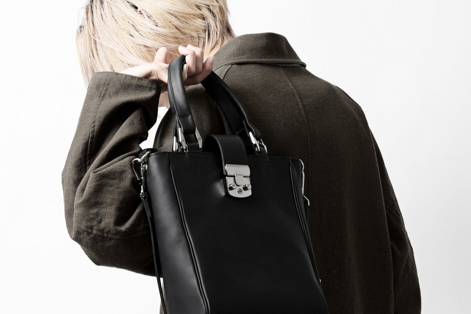 Load image into Gallery viewer, ISAMU KATAYAMA BACKLASH 2WAY SHOULDER & TOTE BAG / GUIDI OILED CALF (BLACK)