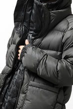 Load image into Gallery viewer, ISAMU KATAYAMA BACKLASH xx NANGA REVERSIBLE MOUNTAIN BELAY COAT / KANGAROO + NYLON x POLISH WHITE GOOSE (BLACK x GREY)