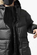 Load image into Gallery viewer, ISAMU KATAYAMA BACKLASH xx NANGA REVERSIBLE MOUNTAIN BELAY COAT / KANGAROO + NYLON x POLISH WHITE GOOSE (BLACK x GREY)