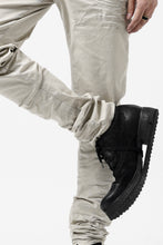 Load image into Gallery viewer, daub ERGONOMIC SKINNY PANTS / DYED STRETCH LIGHT COTTON (SAND)
