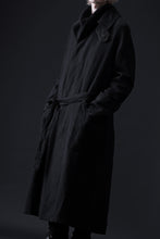 Load image into Gallery viewer, ISAMU KATAYAMA BACKLASH OVER COAT / GARMENT NATURAL DYED WOVEN + ELECTRIC HEATING LINER (SUMI)
