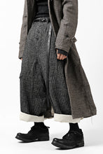 画像をギャラリービューアに読み込む, YUTA MATSUOKA buggy trousers / wool linen herringbone (charcoal grey)