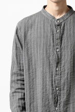 Load image into Gallery viewer, daub STRIPE LONG SHIRT / COLD DYED SOFT TWILL (GREY)