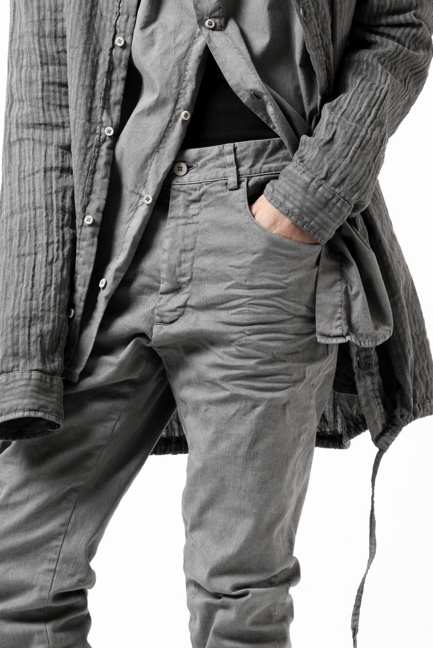 Load image into Gallery viewer, daub ERGONOMIC SKINNY PANTS / COLD DYED LIGHT TWILL (GREY)
