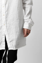 Load image into Gallery viewer, daub STRIPE LONG SHIRT / WASHED SOFT TWILL (WHITE)