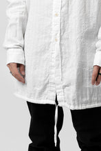 Load image into Gallery viewer, daub STRIPE LONG SHIRT / WASHED SOFT TWILL (WHITE)