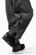 画像をギャラリービューアに読み込む, YUTA MATSUOKA buggy trousers / wool linen herringbone (charcoal grey)