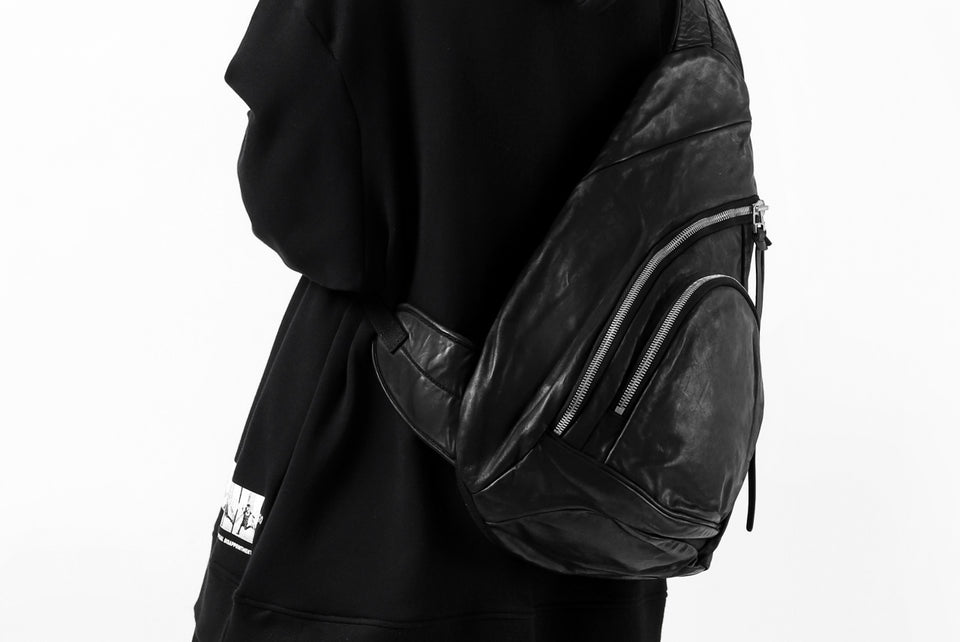 Load image into Gallery viewer, ISAMU KATAYAMA BACKLASH ONE SHOULDER BAG / Italy Shoulder Object Dyed (BLACK)