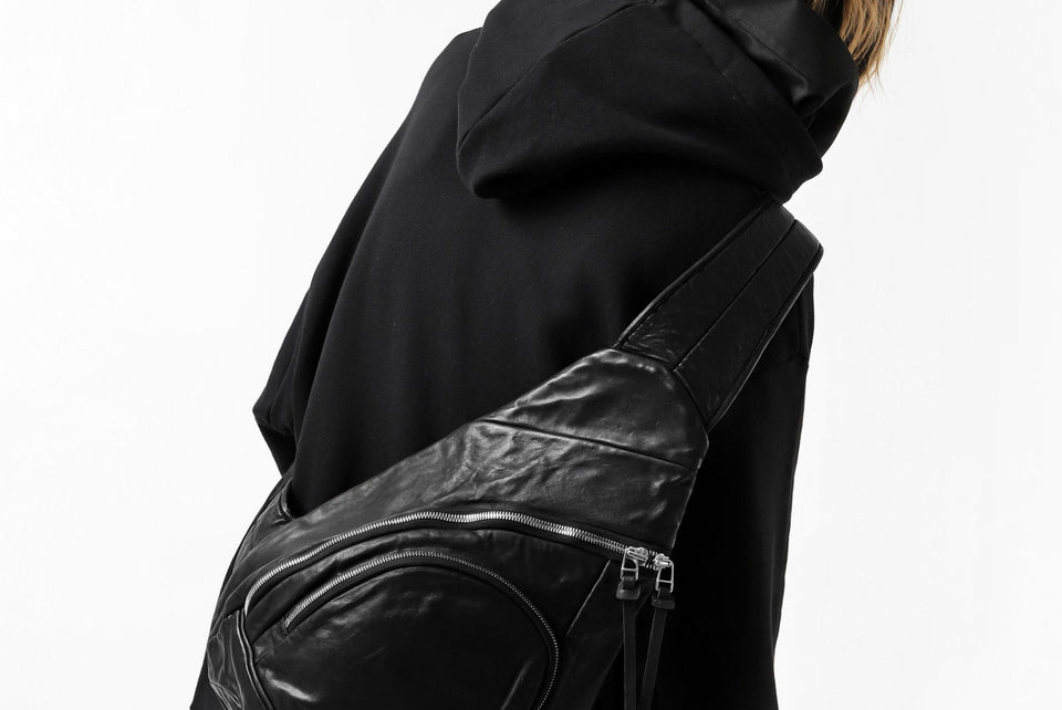 Load image into Gallery viewer, ISAMU KATAYAMA BACKLASH ONE SHOULDER BAG / Italy Shoulder Object Dyed (BLACK)