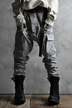 画像をギャラリービューアに読み込む, 11 BY BORIS BIDJAN SABERI CARGO POCKET PANT / STRETCH DENIM "P21B-F-1481" (ICE GREY)