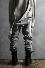 画像をギャラリービューアに読み込む, 11 BY BORIS BIDJAN SABERI CARGO POCKET PANT / STRETCH DENIM "P21B-F-1481" (ICE GREY)