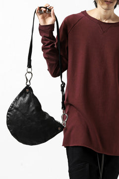 Load image into Gallery viewer, ISAMU KATAYAMA BACKLASH 2WAY BAM FLAP BAG / ITALY SHOULDER OBJECT DYED (BLACK)