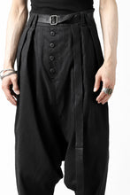 画像をギャラリービューアに読み込む, SOSNOVSKA exclusive NARROW CLOWN PANTS / SCRATCHED SILK (BLACK)