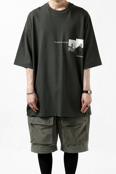 画像をギャラリービューアに読み込む, A.F ARTEFACT "chest” BOXYFIT T-SHIRT (KHAKI)