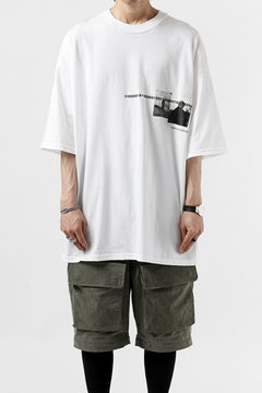 画像をギャラリービューアに読み込む, A.F ARTEFACT "chest” BOXYFIT T-SHIRT (WHITE)