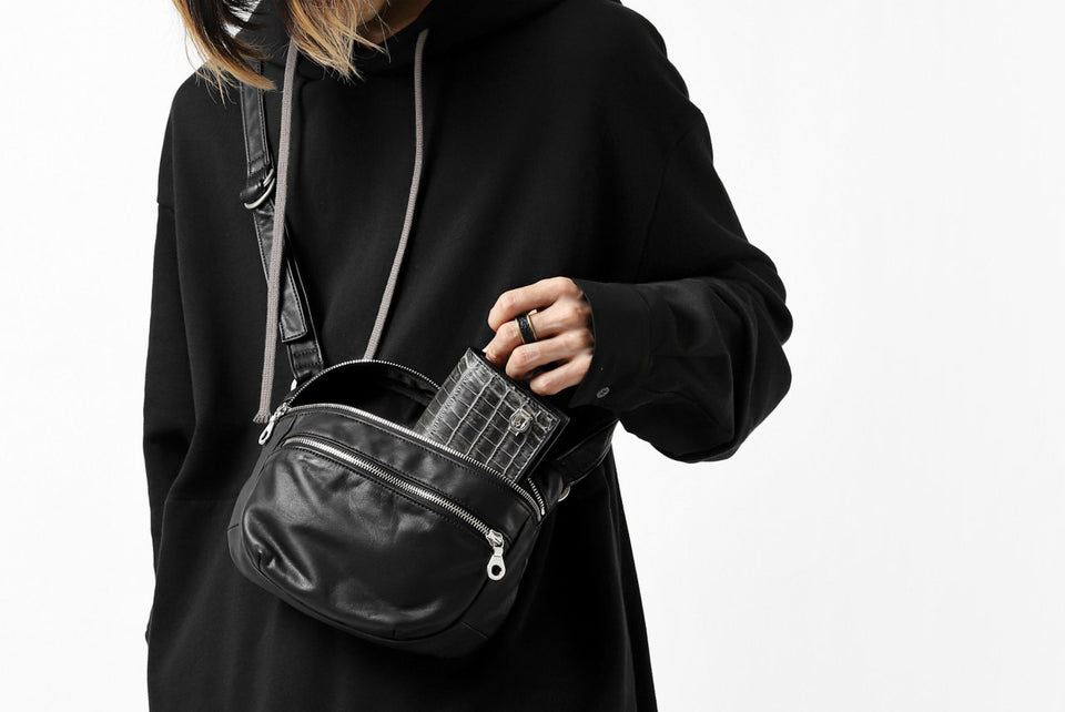 Load image into Gallery viewer, ISAMU KATAYAMA BACKLASH STRAP ZIP BAG / MONOCHROME LUXURY STEER (BLACK)